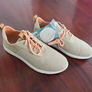 NWT TOMS Cabrillo Sneaker - Peach & Tan